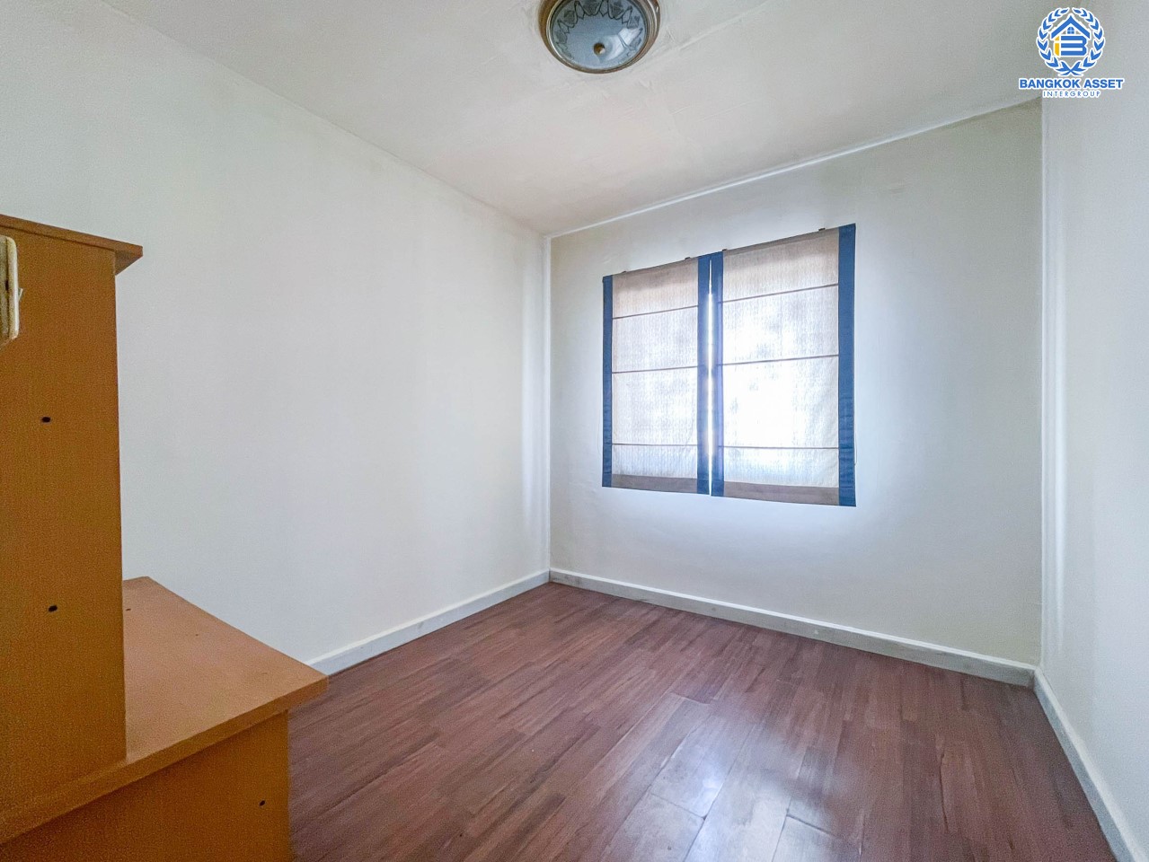 *****ทาวน์เฮ้าส์มือสอง ย่านนนทบุรี หลังมุม ม.พฤกษา37 บางใหญ่-กาญจนาภิเษก เนื้อที่ 21.6 ตร.ว. ฟังก์ชัน 3 ห้องนอน 2 ห้องน้ำ จอดรถได้ 1 คัน ต่อเติมครัว โรงรถพร้อมอยู่ บนทำเลเดินทางสะดวก ใกล้เซ็นทรัลเวสต์เกต และรถไฟฟ้าสายสีม่วง "สถานีคลองบางไผ่"